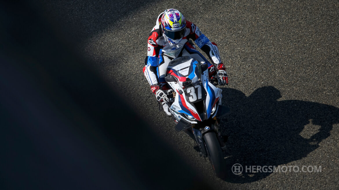 Front row start for the BMW Motorrad EWC Team at the “24 Heures Motos”